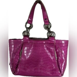 Stylish Daisy Fuentes pink croc embossed women’s handbag.